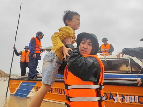 Hoàn thiện chế độ, chính sách với lực lượng tham gia hoạt động trong tình trạng khẩn cấp